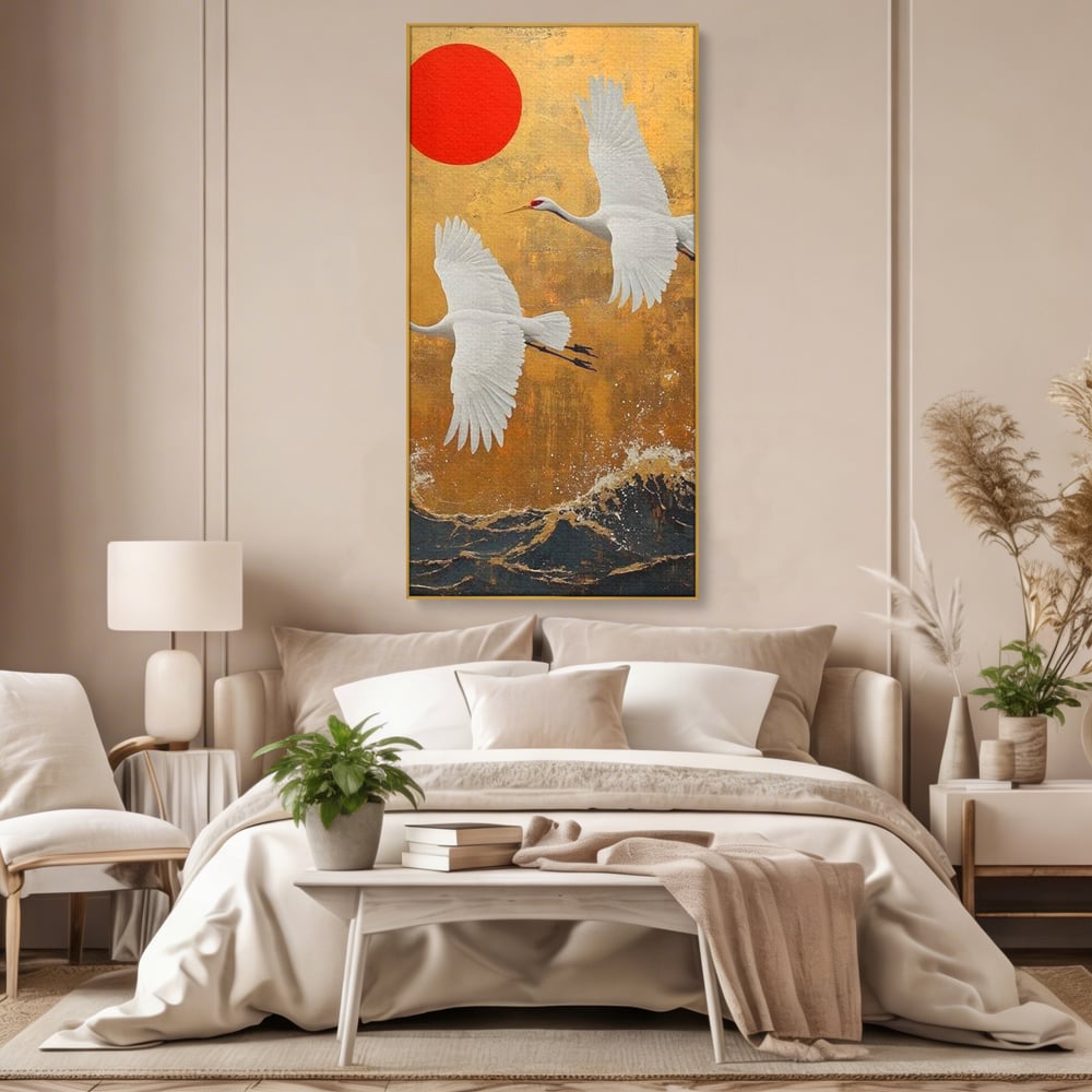 Tablou canvas cu tablou canvas cu doi cocori, in rama de aluminiu auriu, pe perete intr-un dormitor